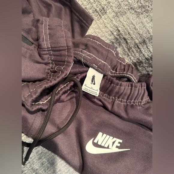 Brand new Nike Fleece Tech Shorts Men’s XL - Picture 3 of 3